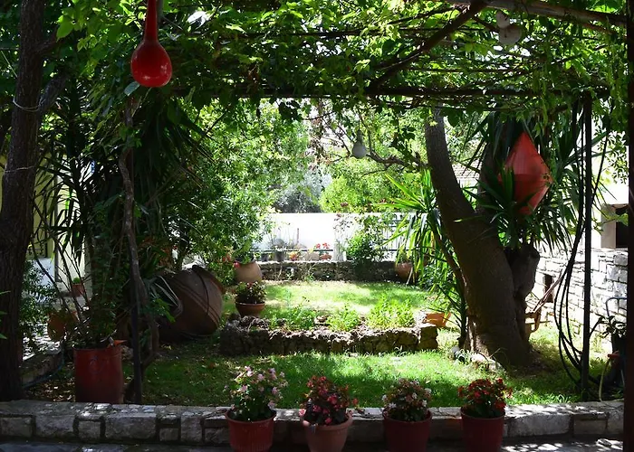 Chouchounikos Apartments